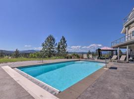 Secluded Home with Pool about 14 Mi to Coeur dAlene!, feriehus i Post Falls