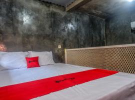 RedDoorz near Jumbo Mall Sragen, ξενοδοχείο σε Sragen