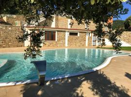 Sotto il Cielo del Cilento, hotel with pools in Ostigliano