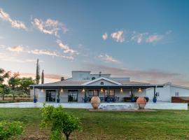 Solar Alvura Wellness Retreat, hotel near Vale do Lobo Ocean Golf Course, Moncarapacho