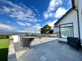 McCareys Loanen Holiday Home, room in Larne