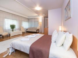 Valensija - Large Suite apartment, hotel di Jūrmala