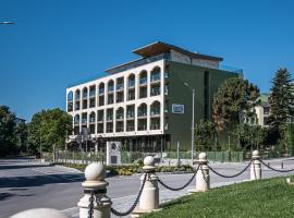 Romance Hotel and Family Suites, מלון בסנט קונסטנטין והלנה