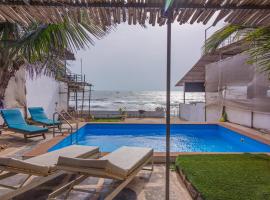 Beachfront pool villa Myconos, hotel in Anjuna