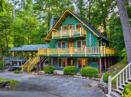 Chimney Rock Chalet Near Lake Lure!, hotel with parking in Chimney Rock