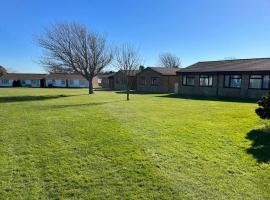 Lovely 5 Person Chalet in St Margaret's at Cliffe, hotel blizu znamenitosti bele pečine White Cliffs of Dover, St Margarets at Cliff