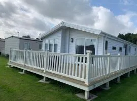 8 BIRTH LODGE ON CAYTON BAY HOLIDAY PARK