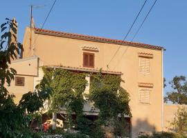 Holiday Home Loznati, cabaña o casa de campo en Cres