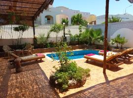 Rum i villa med pool, homestay in Hurghada