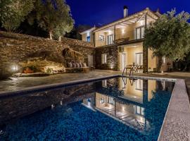 VILLA IFIGENEIA SKOPELOS με πισίνα και υπέροχη θέα, hôtel acceptant les animaux domestiques à Skopelos