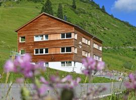 Bergzeit Appartements, hotel in Warth am Arlberg
