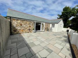 Sunnyside Cow Shed one bedroom central Cornwall, cottage in Truro