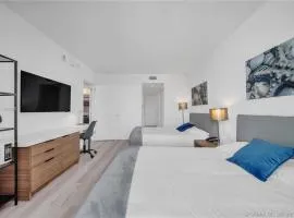 Cozy BeachWalk Nest 2 Full Beds, Steps to Ocean -2010B