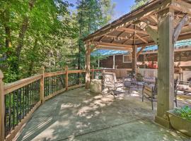 Outdoor Adventure Tranquil Creekside Retreat, hotel with parking in Merlin