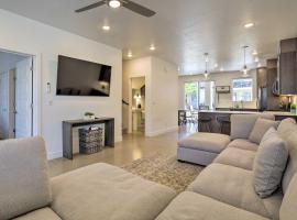 Sunny Resort Townhome and Balcony and Pool Access, holiday rental in St. George
