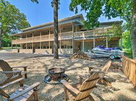 Beautiful Bull Shoals Retreat with Lake View!, Hotel in Bull Shoals