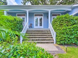 Adorable New Orleans Home about 6 Mi to Uptown!, rumah kotej di New Orleans