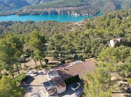 La Pinède du Lac, hôtel à Esparron-de-Verdon