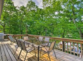 Lakefront Eldon Home with Private Boat Dock!, vacation home in Eldon