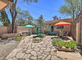 Authentic Adobe Abode Less Than 1 Mile to Sante Fe Plaza!, hotel Santa Fe-ben