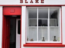 Blakes in Carrigaholt، فندق شاطئي في كيلكي