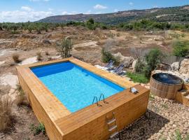 Country-Style House by Nature and Water, cabaña o casa de campo en Gita