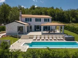 Luxury villa Edoardo with pool in Visinada