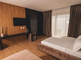 Grand Mirage, hotel a Vlorë