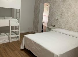 Hostal Solymar, guest house in Louro