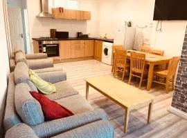 Entire Flat with Three Bedrooms N 2