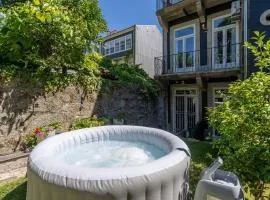 Host Wise - Homely Noble Flats - Garden & Jacuzzi