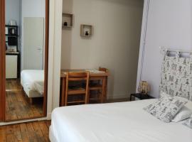 Le Nid - Studios, hotell i Chartres