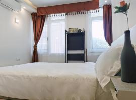 Barcelona CoronaHostal, hotel near Artigues | Sant Adria, Badalona