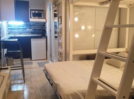 Mini house LOFT 25m2 in Barcelona: Barselona'da bir otel