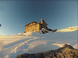 Cordillera Hostel, hotel en Farellones