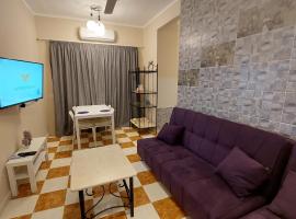 Coral flat with 2 bedrooms and 3 balconies .، مكان عطلات للإيجار في مرسى علم