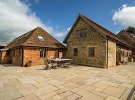 Parkfields Barns Self Catering Accommodation, hotel v destinaci Buckingham