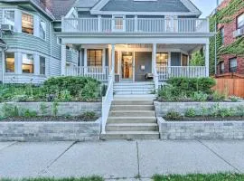 Milwaukee Home Less Than Half Mi to Lake Michigan!