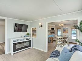 Jensen Beach Home w/ Private Beach Access!, hotel a Jensen Beach