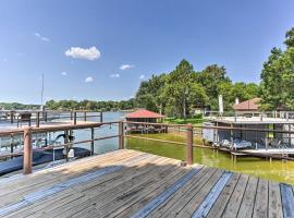 Waterfront Home in Tool Dock, Hot Tub and Fire Pit!, hotel in Tool