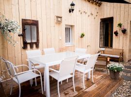 Palais des congrès Arenes centre climatisé familial, Hotel in Nimes