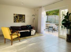 BEAUTIFUL VIEW Garden Apartment, hotel near Clovelly Country Club, Cape Town