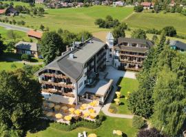 Hotel Schönruh, hotel di Drobollach am Faakersee