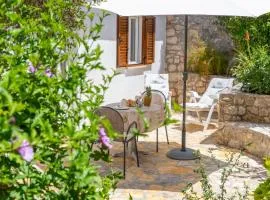 APARTMENTS JELENA SUPETAR - four apartments - a small house with a private yard - two-room apartment with a sea view - studio apartment - two-room apartment with garden view- free parking