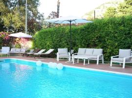 Villa Losanna, hotelli, jossa on uima-allas kohteessa Mondello