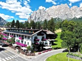 Hotel Menardi, viešbutis Kortina d'Ampece