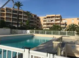 Golfe Juan, quiet apartment with pool, near the beach