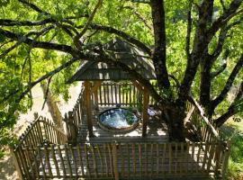 La Ferme de Sirguet - Cabane Jardin & Spa, hotel i Monsac