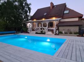 Cottage on the Hill, hotel with parking in Kielno