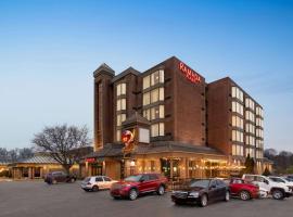 Ramada Plaza by Wyndham Niagara Falls, готель у місті Ніагарський водоспад